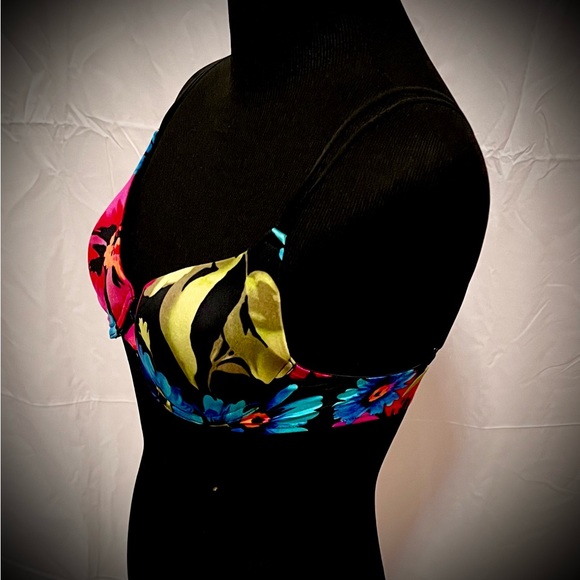 Beautiful & Sexy Victoria’s Secret Multicolored Flower Bra, Size 34B - Picture 3 of 7